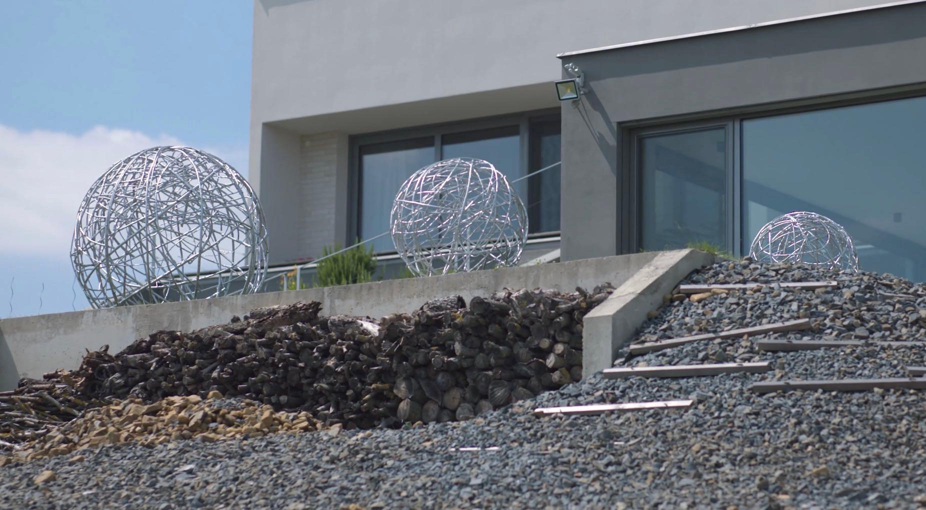 Urbantree I, II e III di Ondřej Oliva - installazione di 3 sculture in alluminio in vendita 7