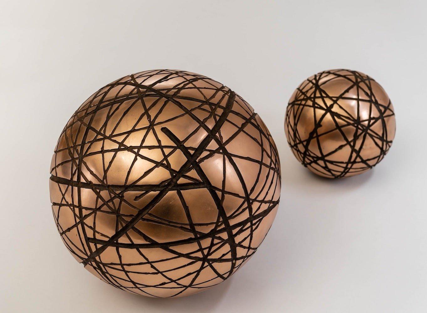 Urbantree Negative I by Ondřej Oliva - bronze sculpture, golden, round, texture