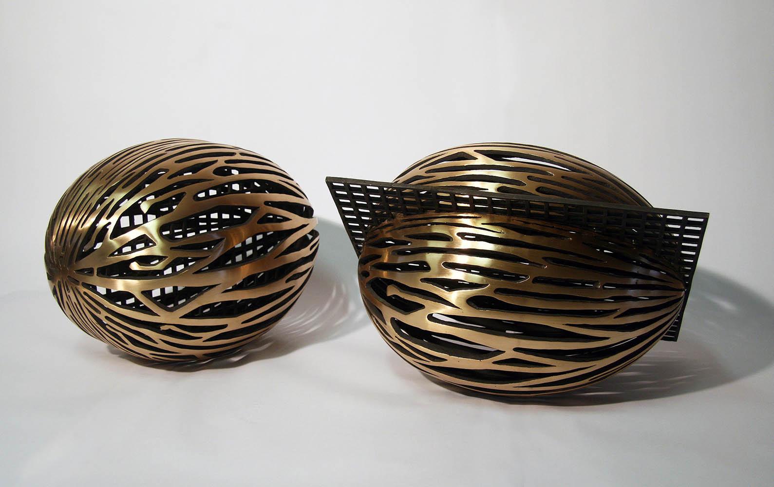 Urbanut I & II par Ondřej Oliva - Installation de 2 sculptures en bronze, organiques en vente 1