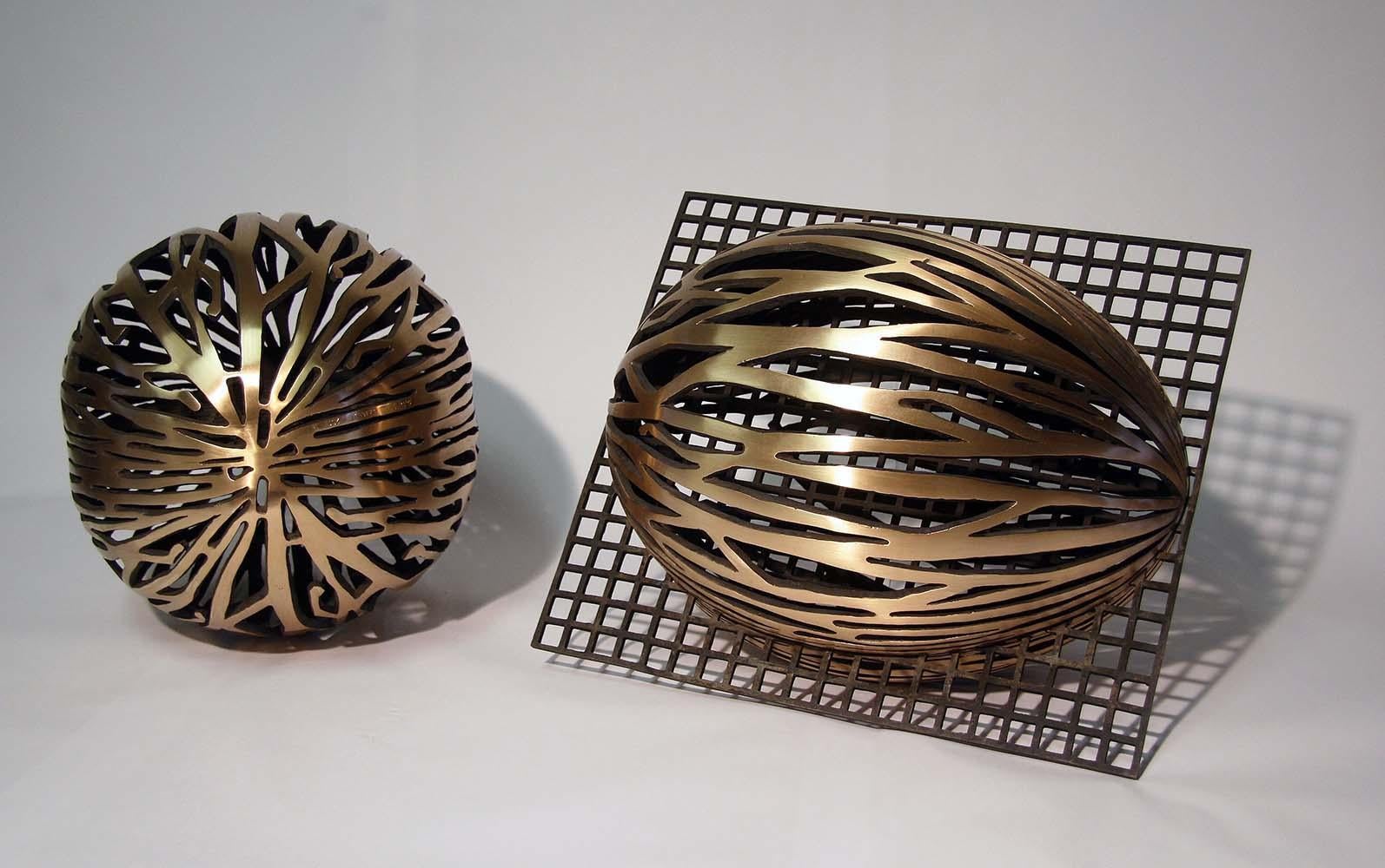 Urbanut I & II de Ondřej Oliva - Instalación de 2 esculturas de bronce, orgánicas en venta 2