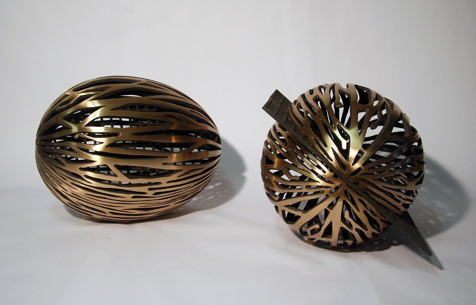 Urbanut I & II de Ondřej Oliva - Instalación de 2 esculturas de bronce, orgánicas en venta 3