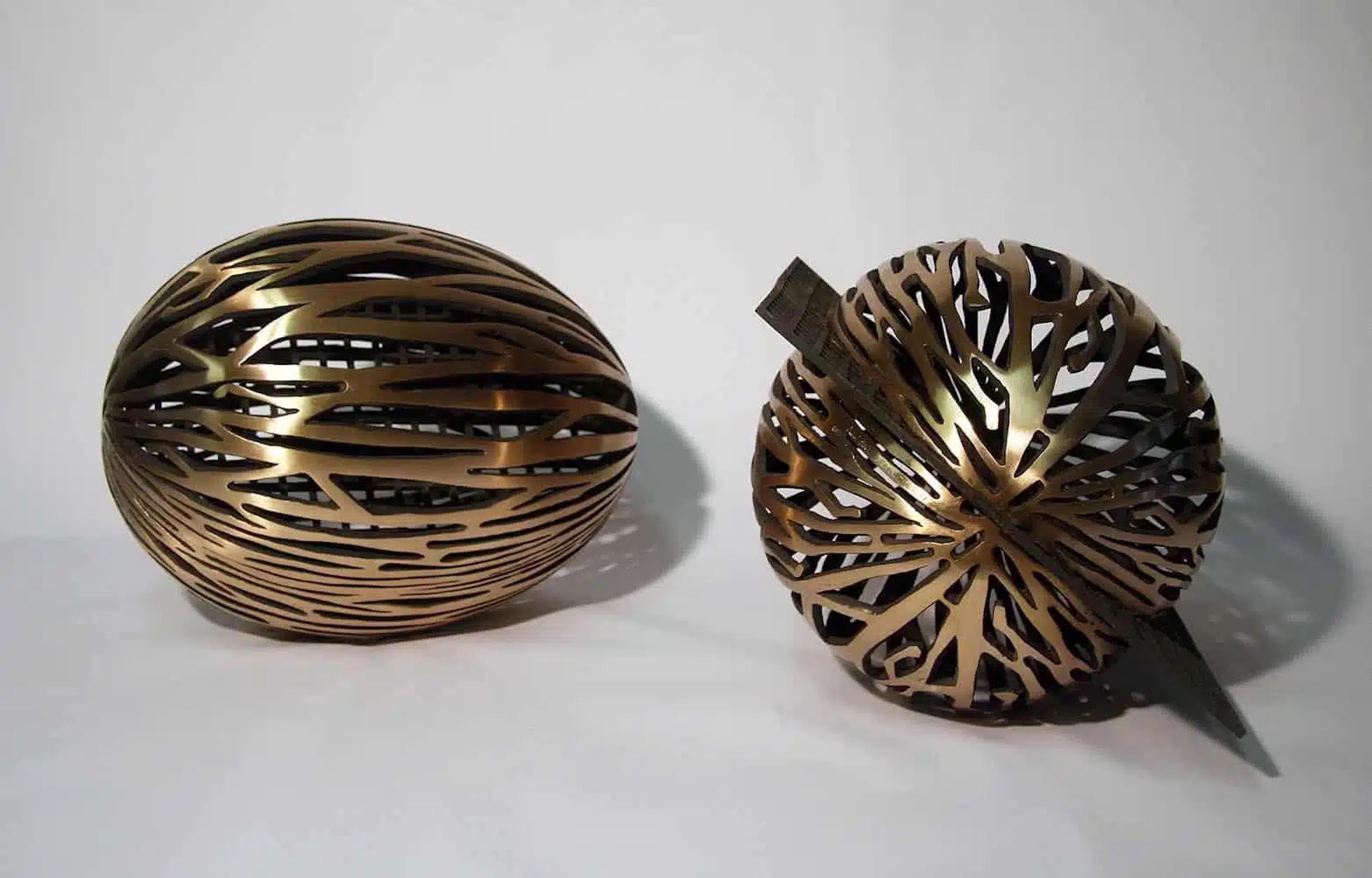 Urbanut I & II par Ondřej Oliva - Installation de 2 sculptures en bronze, organiques