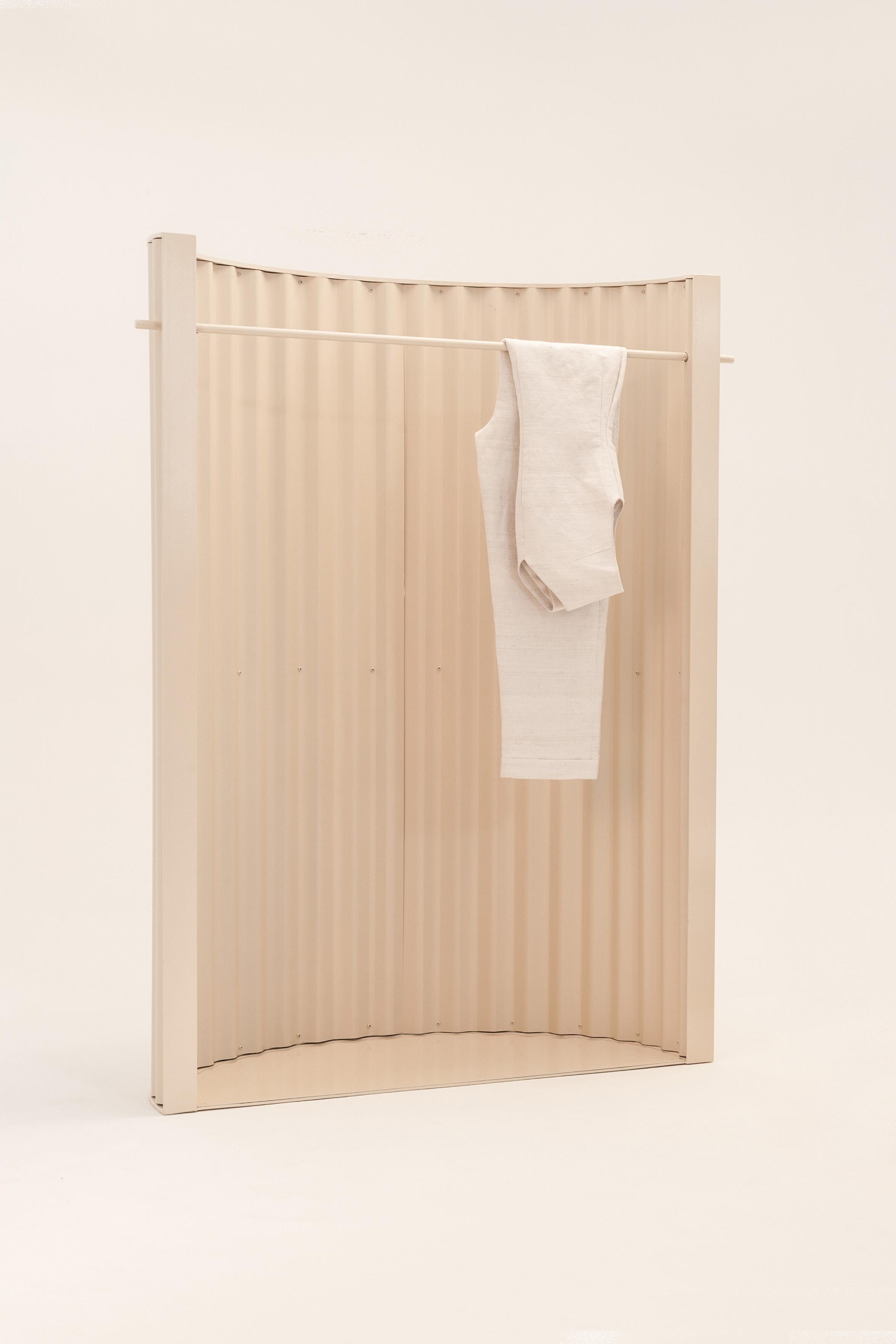 italien Table d'appoint et table basse Ondula de Flatwig Studio en vente