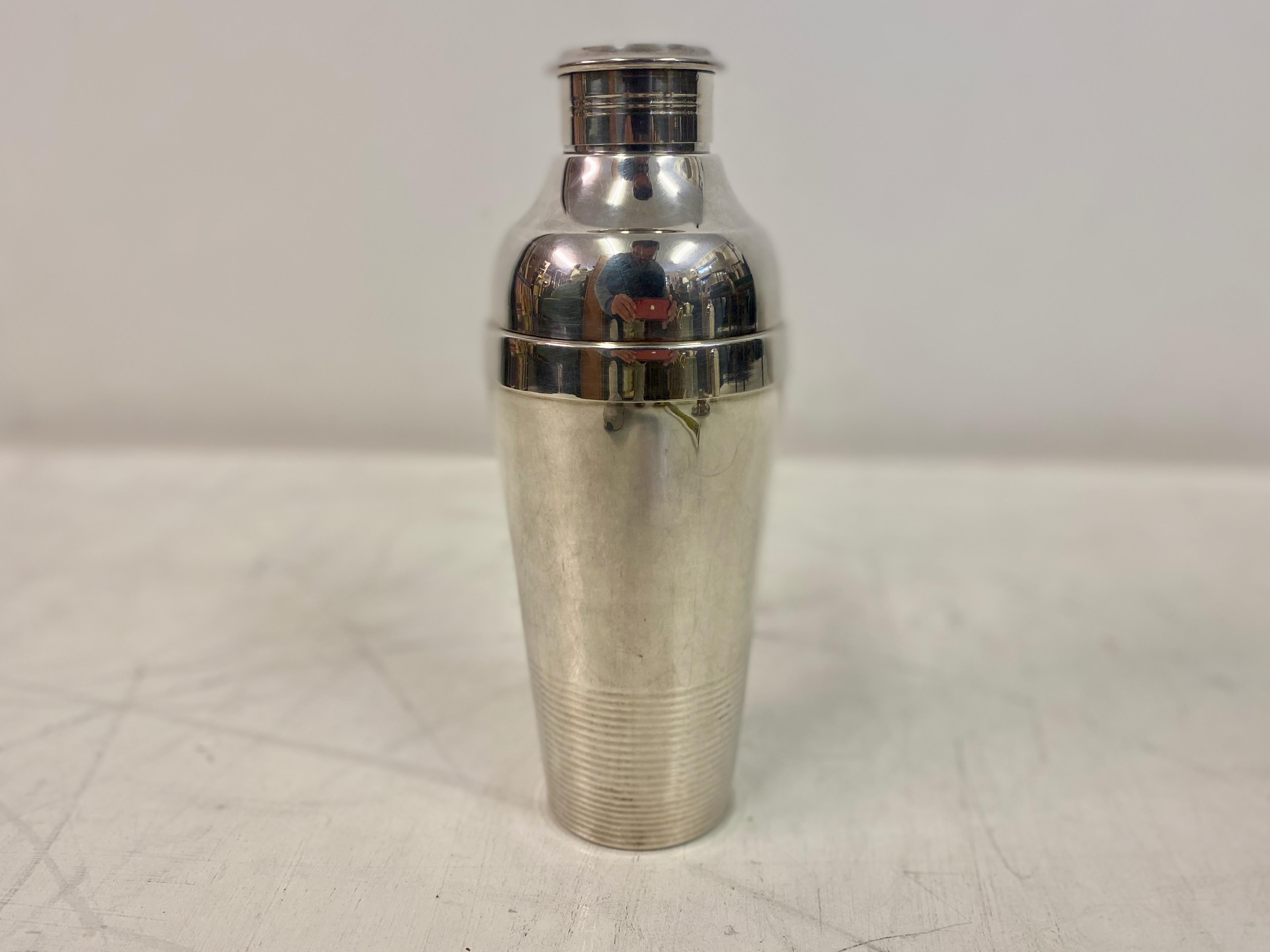 French Ondulations by Luc Lanel Silver Plated Cocktail Shaker by Christofle For Sale