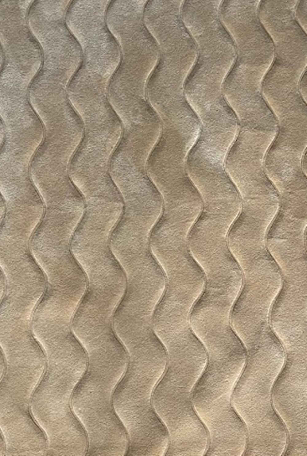 Ajoutez une touche d'élégance moderne à n'importe quelle pièce avec ce tapis vintage Tisca. Fabriqué en Suisse dans les années 1990, ce tapis illuminera n'importe quel espace. Mesurant 200 cm de long et 200 cm de large, le tapis est parfait pour une
