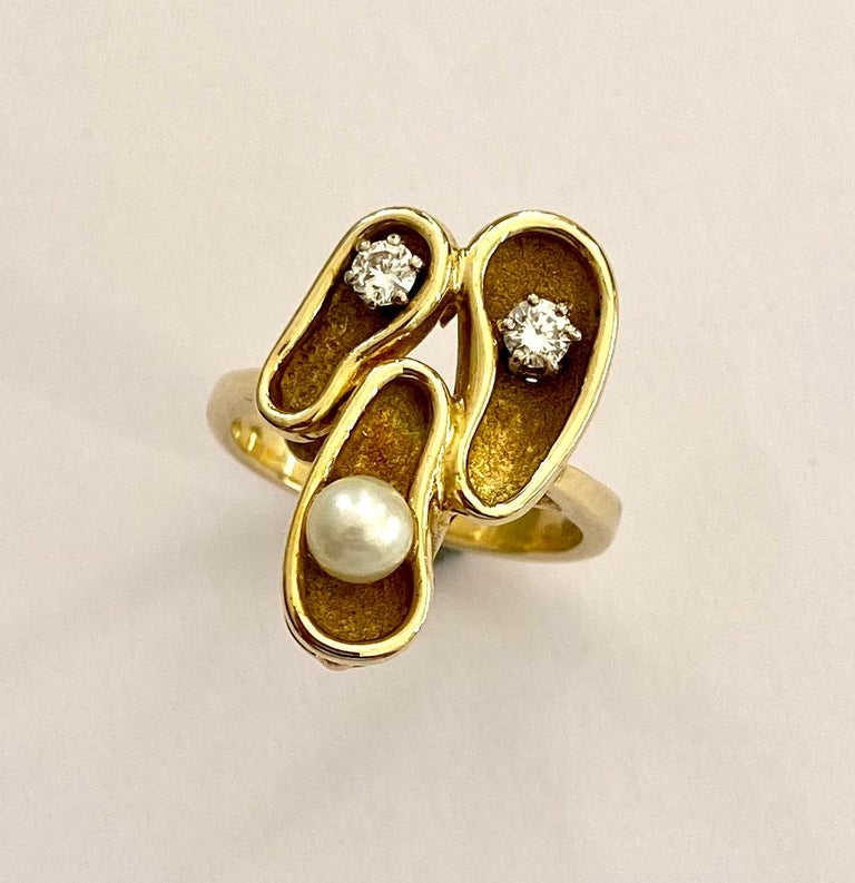 Modernist One '1' 14 Karat Yellow Gold Ring, 2 Diamonds and 1 Cultured Pearl, Germany 1960 For Sale