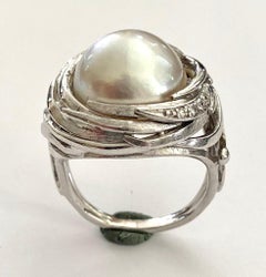 One '1' 18 Karat Gold Ring with Cultured Pearl and Diamonds, Name Bird's Nest