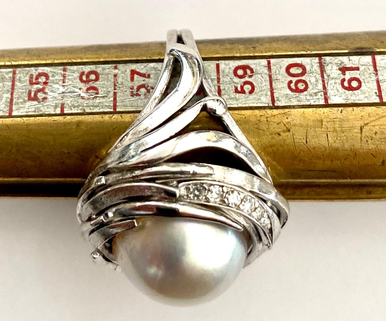 One '1' 18 Karat Gold Ring with Cultured Pearl and Diamonds, Name Bird's Nest In Good Condition In Heerlen, NL