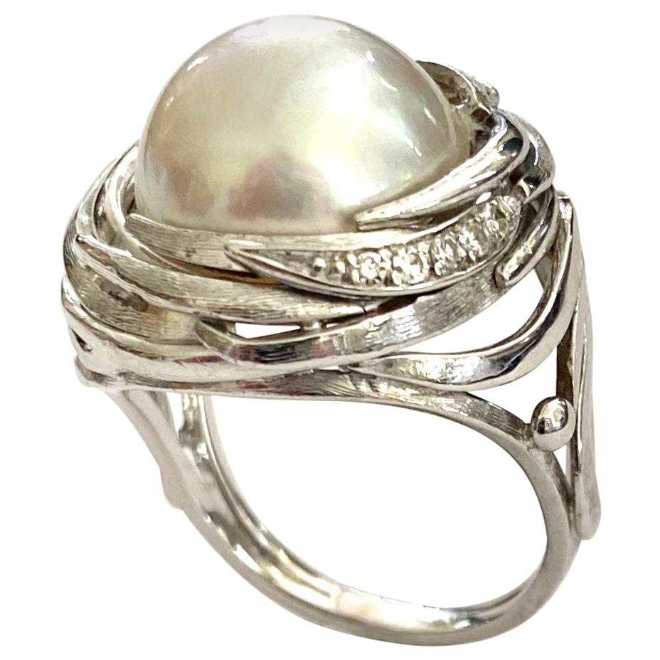 One '1' 18 Karat Gold Ring with Cultured Pearl and Diamonds, Name Bird's Nest