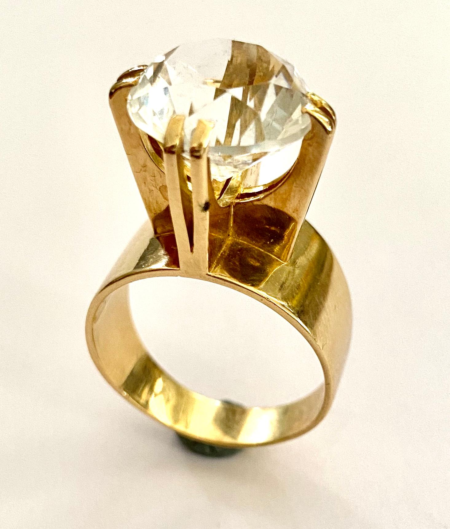 One (1) 18K. Yellow Gold Ring set with one Roud mixes cut natural Quartz 
