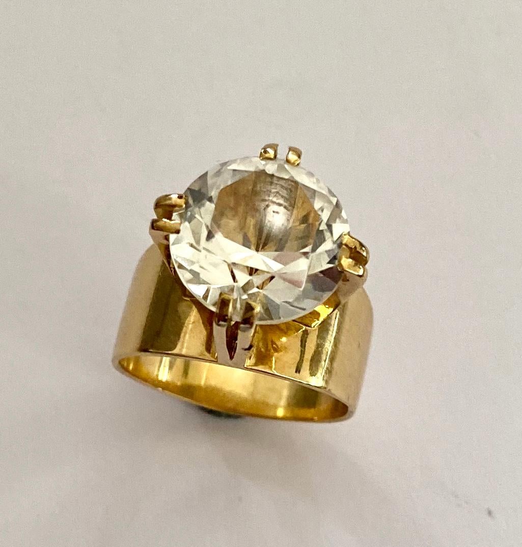 Modern One '1' 18 Karat Yellow Gold Ring Set with One Rock Crystal, Germany, 1970
