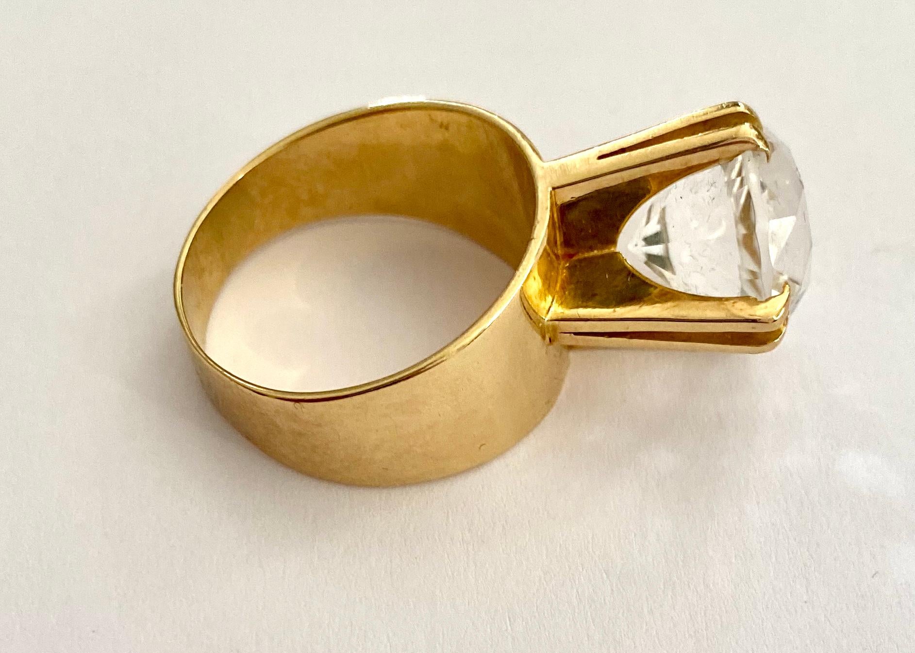 One '1' 18 Karat Yellow Gold Ring Set with One Rock Crystal, Germany, 1970 In Good Condition In Heerlen, NL