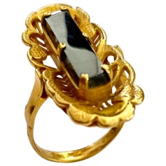 Vintage One '1' 20 Karat Yellow Gold Ring with One Hematite Stone, Indonesia, 1935