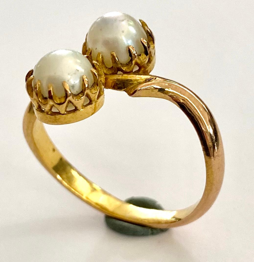 - 20K. 833/- Yellow Gold Ring set with 2 Natural Pearls,  
- Measurments Pearls:  6.12 x 6.84 mm   carat weight Pearls: 4 ct.
-  Made in Dutch Indie's around 1935  (now = Indonesia)
-  Weight: 4.99 gram
-  Sic: 59  (19-)  8.75
