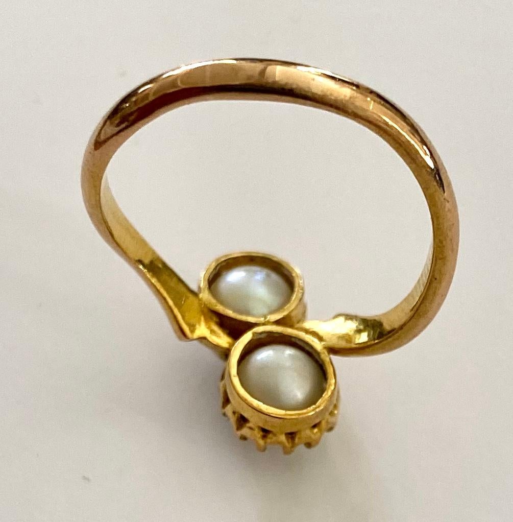 Neoclassical One '1' 20 Karat Yellow Gold Natural Pearl Ring, Dutch Indie's, 1925 For Sale