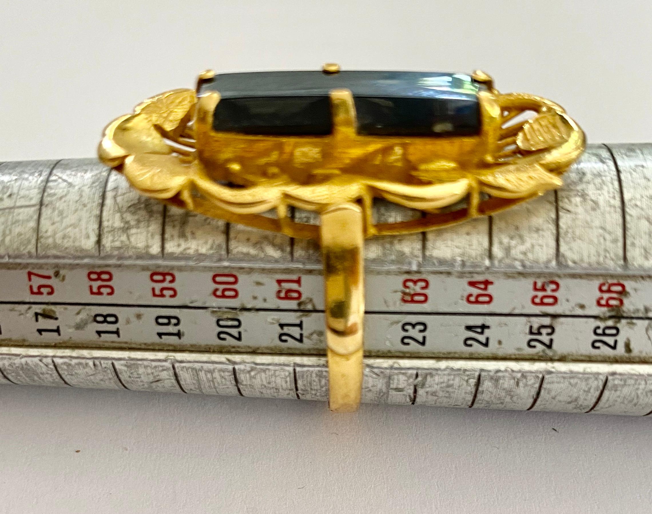 Women's One '1' 20 Karat Yellow Gold Ring with One Hematite Stone, Indonesia, 1935 For Sale