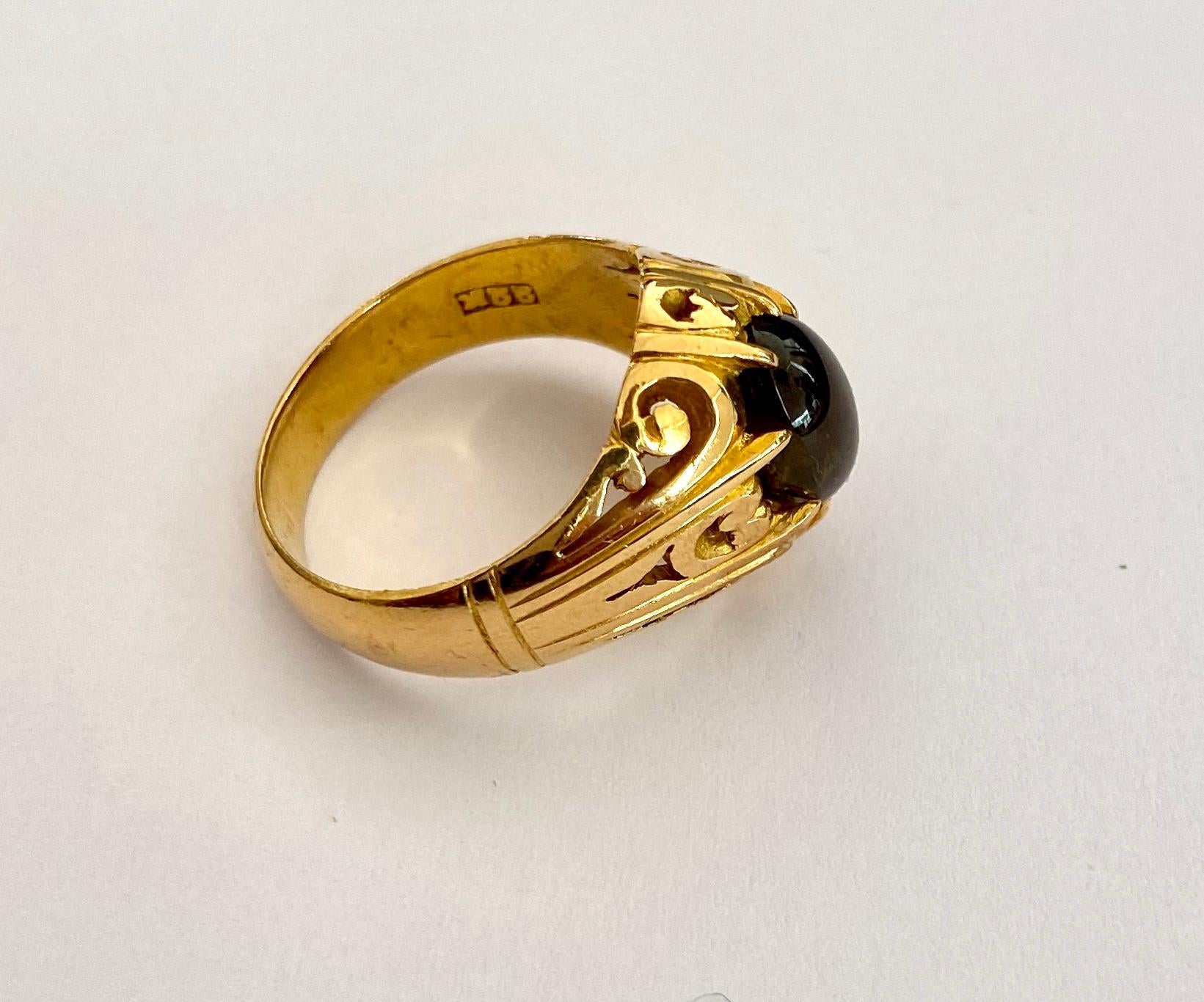 Cabochon One '1' 22K '916/-' Yellow Gold Ring with Chrysoberyl, Cat's Eye Cabuchon Gem