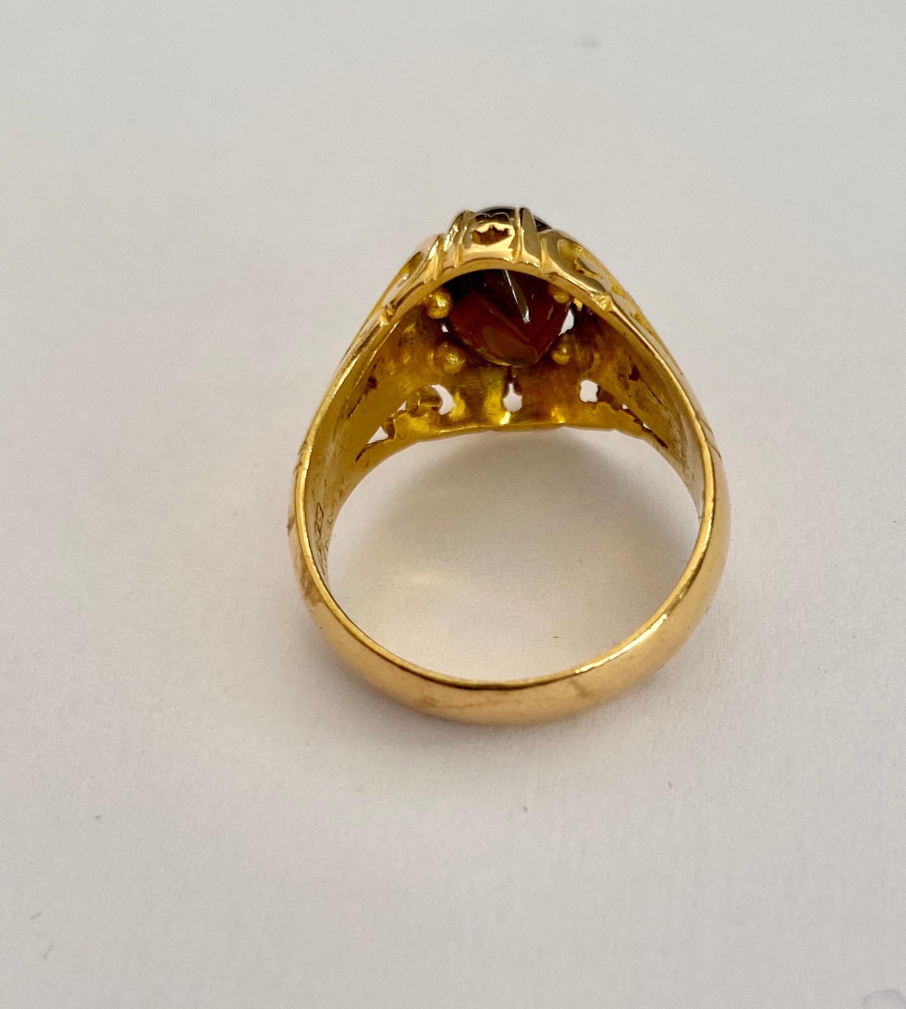 One '1' 22K '916/-' Yellow Gold Ring with Chrysoberyl, Cat's Eye Cabuchon Gem In Good Condition In Heerlen, NL
