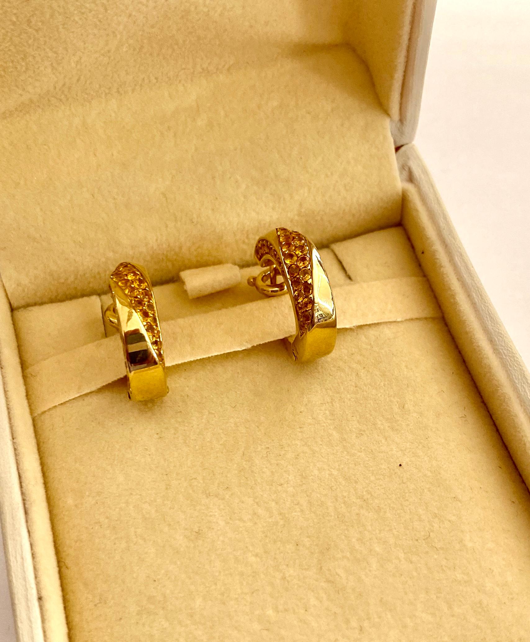 Women's or Men's One '1' Pair of 18 Karat Gold Earrings, Yellow sapphires, 