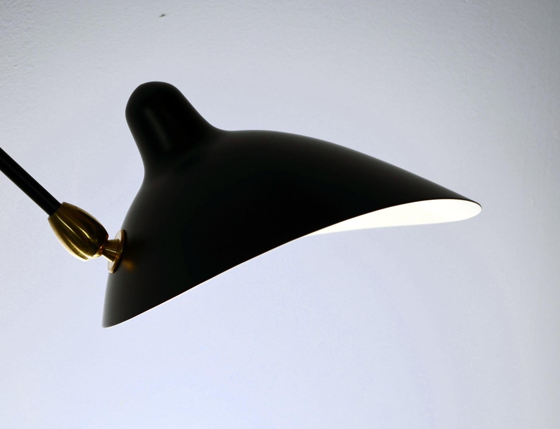 Serge Mouille - Rotating Sconce with 1 Long Arm in Black In New Condition For Sale In Stratford, CT