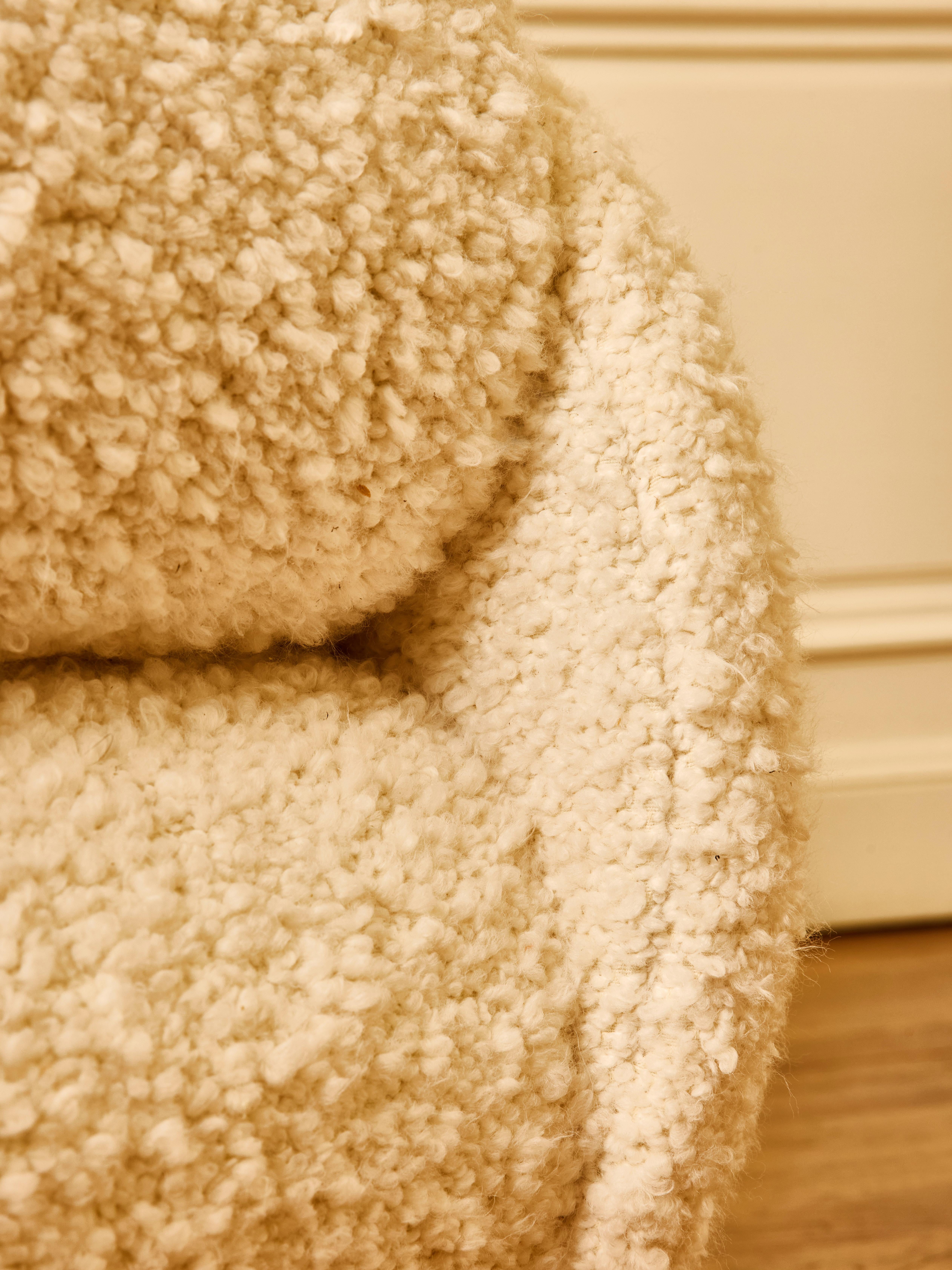 Ein Sessel von Studio Glustin (21. Jahrhundert und zeitgenössisch) im Angebot