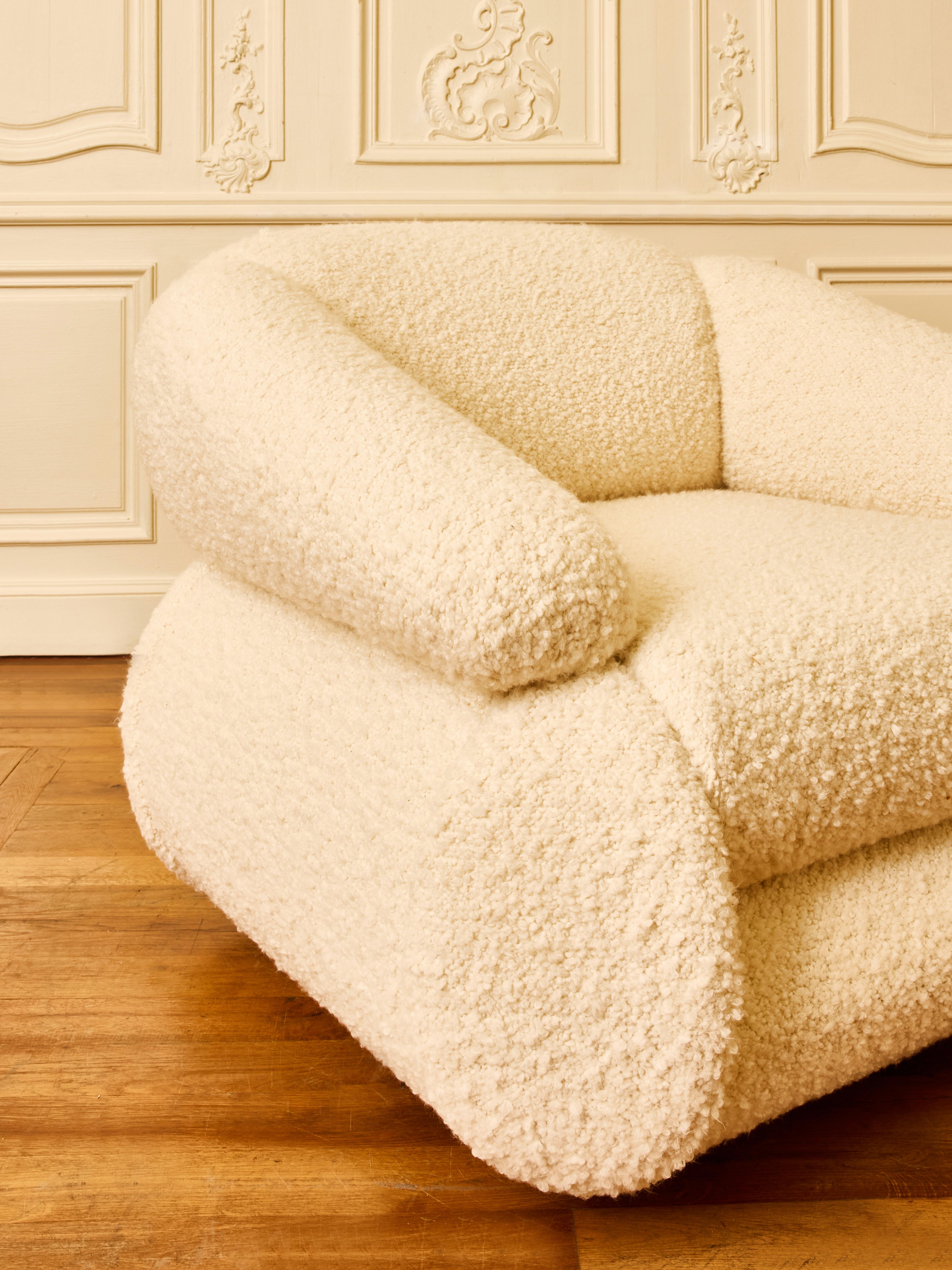 Ein Sessel von Studio Glustin (Stoff) im Angebot