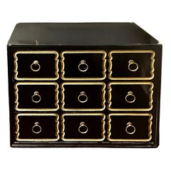 Un par de auténticas cómodas Dorothy Draper Espana "bunching".