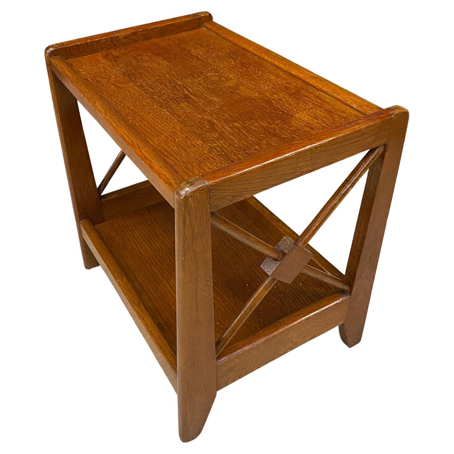 Une table de chevet en chêne et placage de chêne, vers 1950
