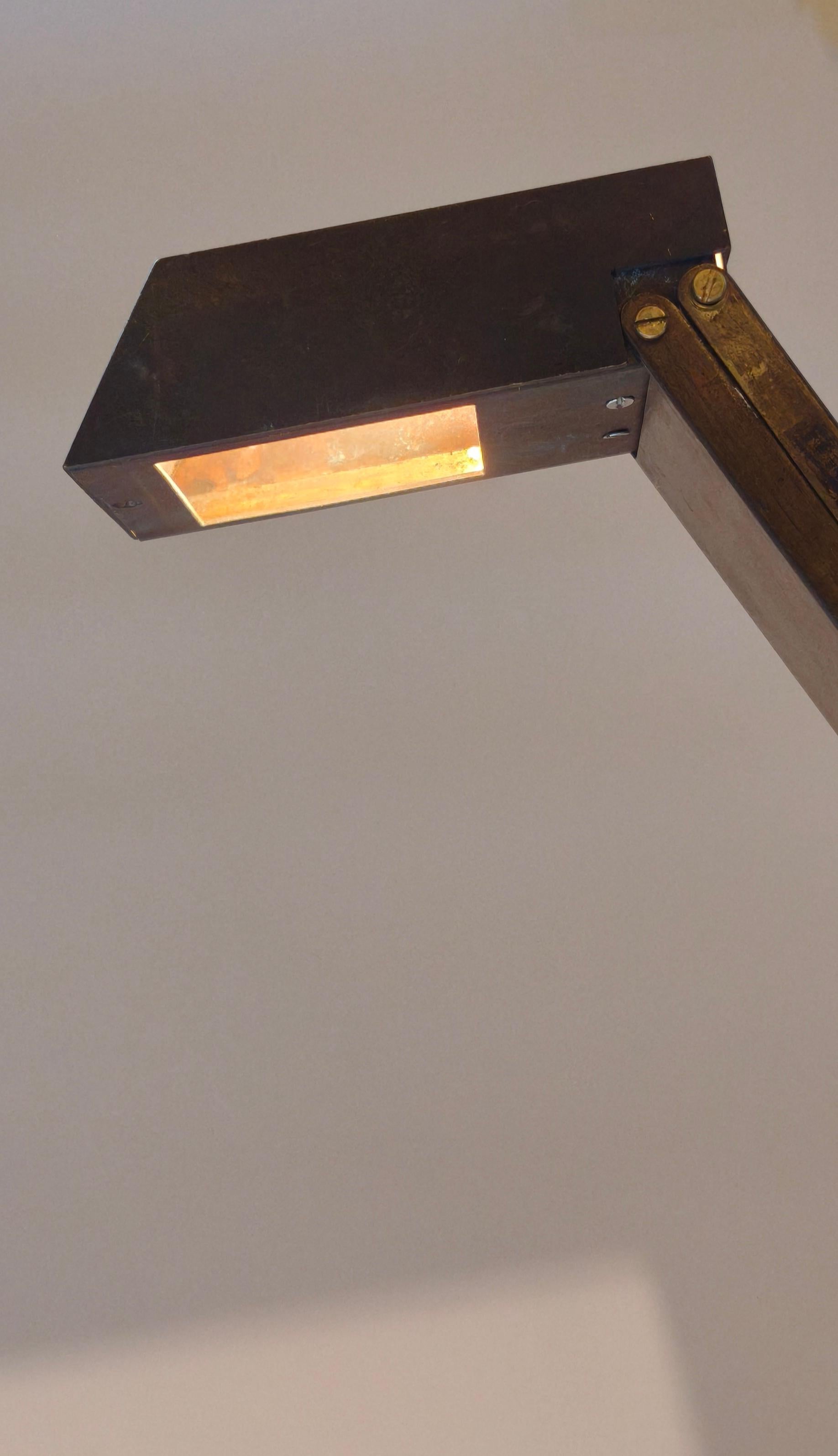 Una lampada in ottone EBERHARD design office per Atelier CHERET anni '70 - Francia in vendita 9