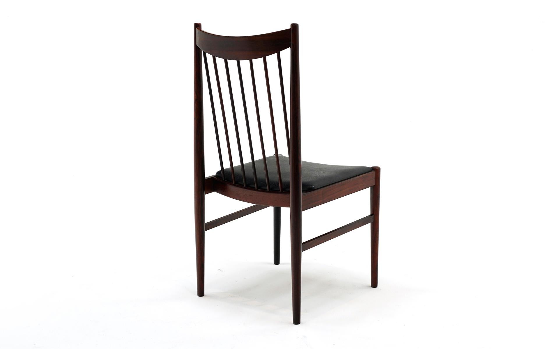 One Brazilian Rosewood Dining Chair Model 422 by Arne Vodder for Sibast, Signed. In Good Condition For Sale In Kansas City, MO