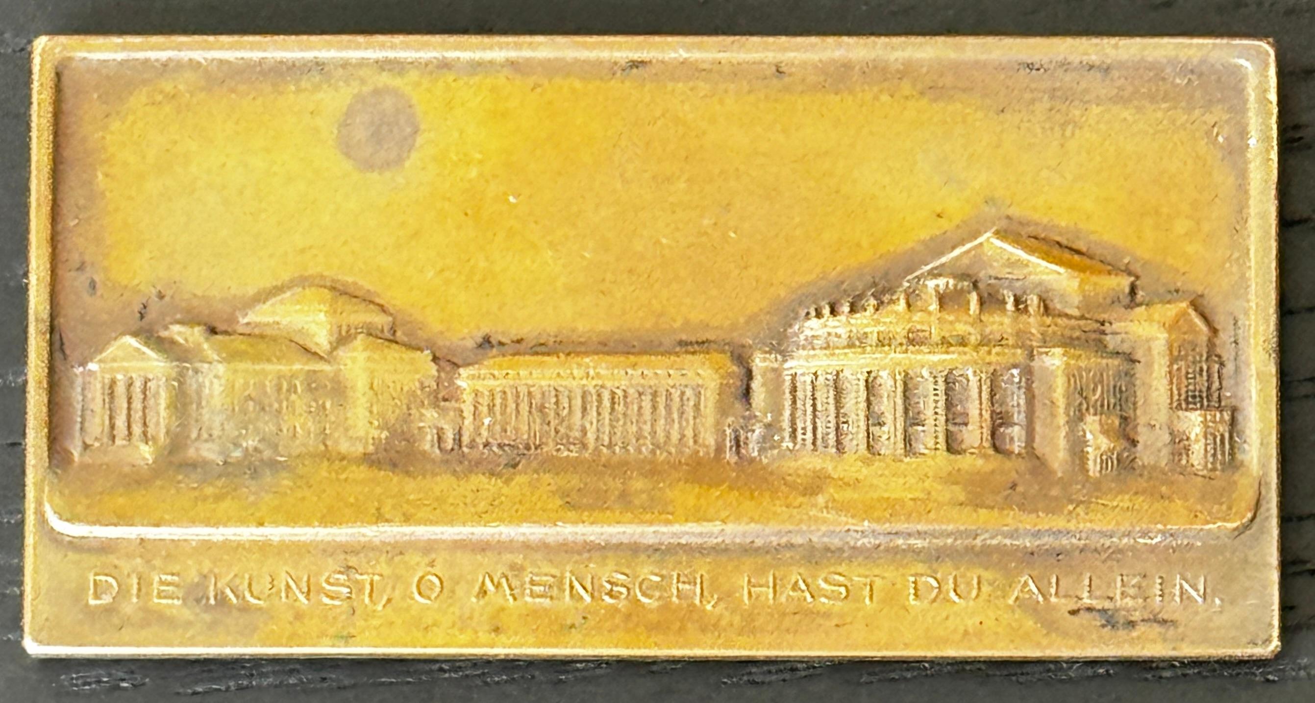 Un médaillon en bronze circa 1916 - Les héros de Verdun signé et plaque en bronze  Excellent état - En vente à San Francisco, CA