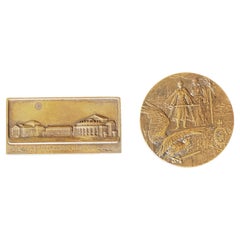 Un médaillon en bronze circa 1916 - Les héros de Verdun signé et plaque en bronze 