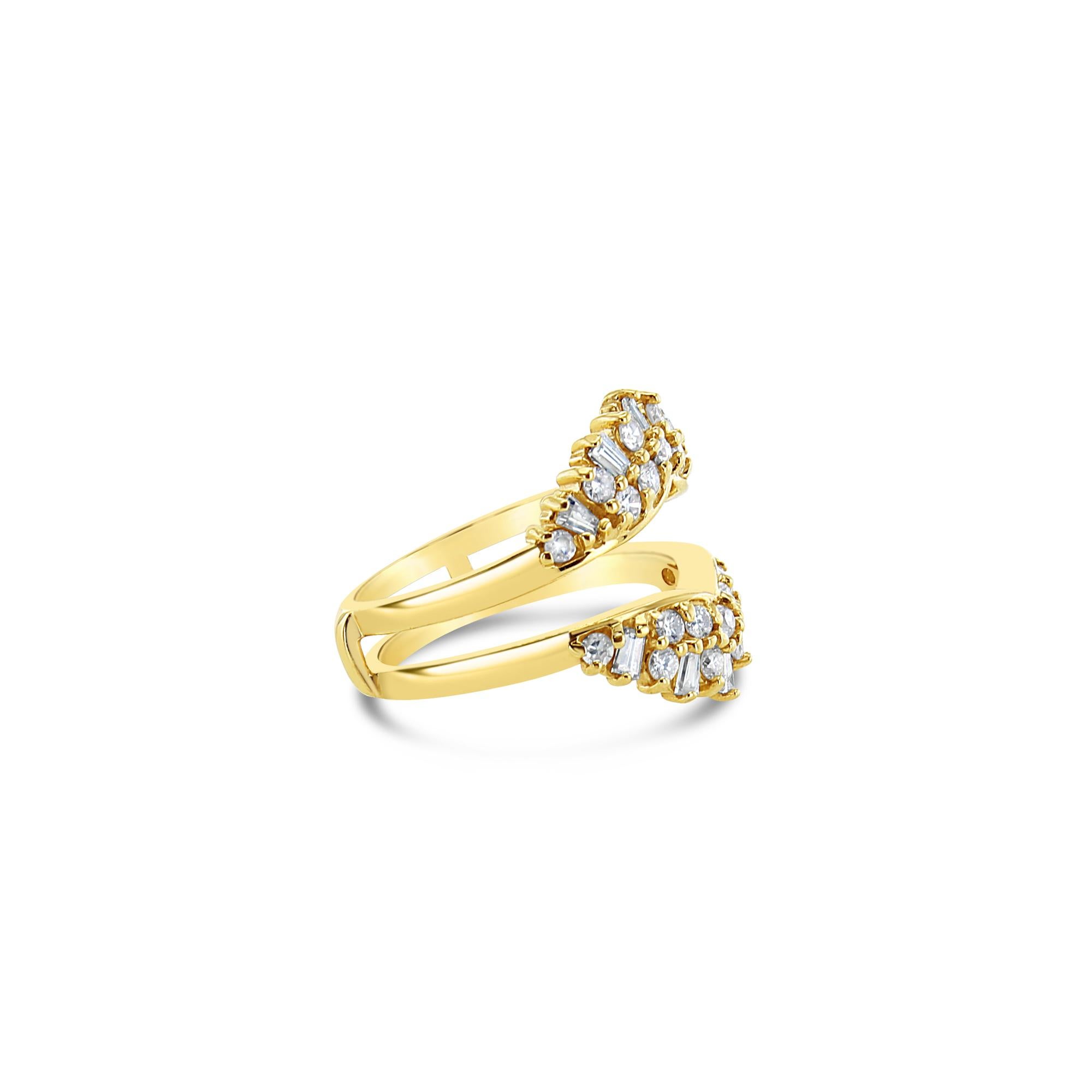 Anillo en racimo Baguette de un quilate Realzador Corte redondo en venta
