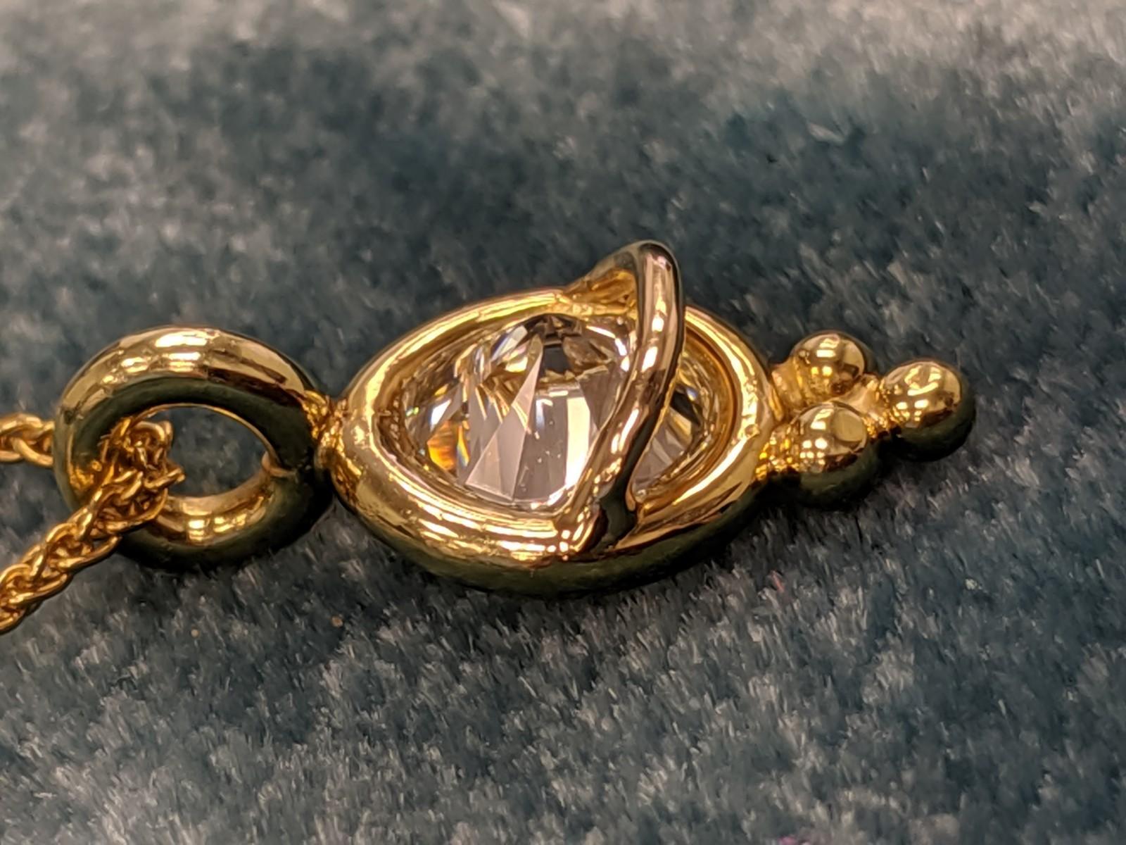 Round Cut One Carat Diamond Trefoil Pendant in 18 Karat Yellow Gold, GIA For Sale