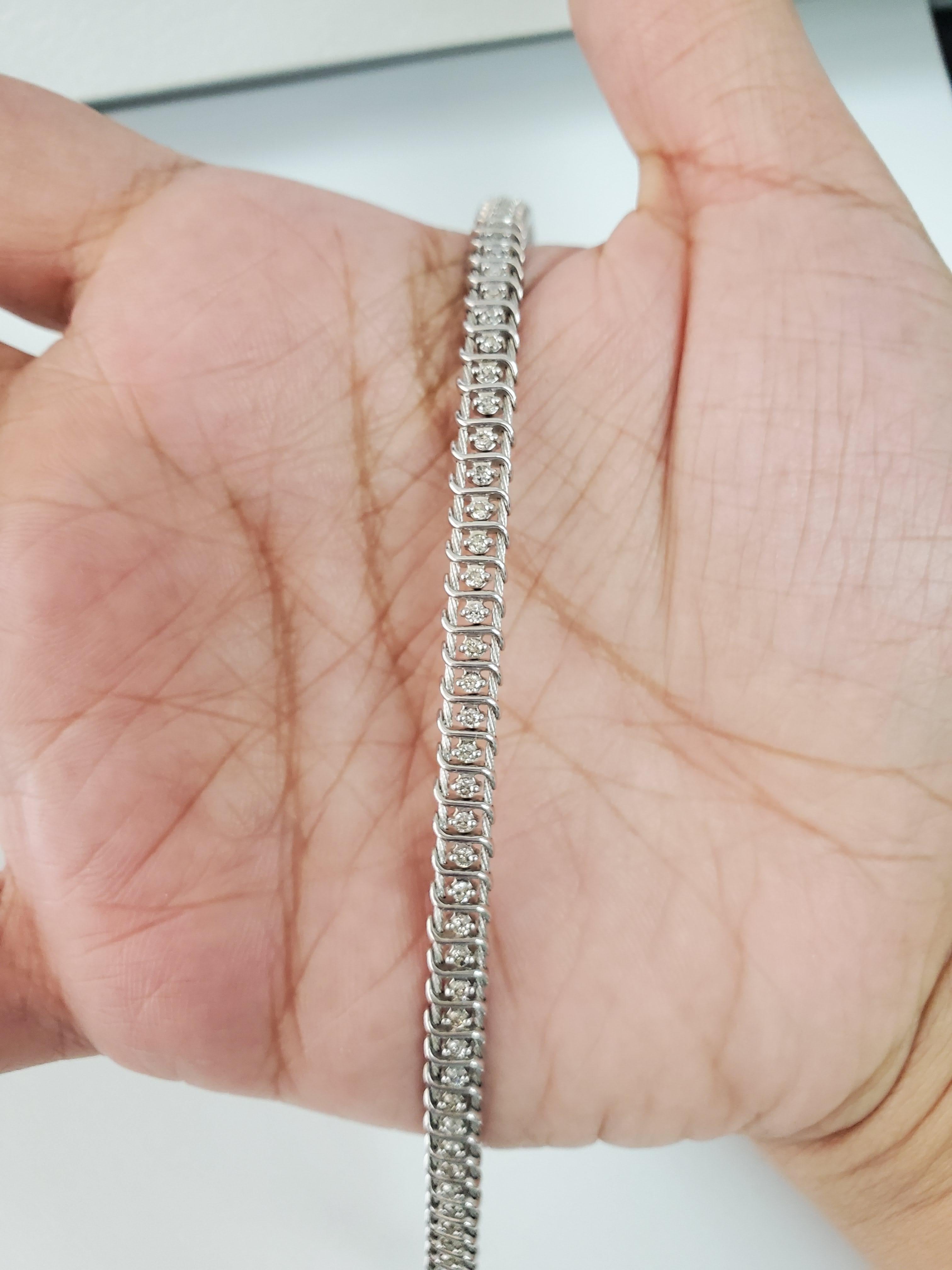 Ein Karat Diamant-Tennisarmband im Drahtstil 14k Weißgold (Rundschliff) im Angebot