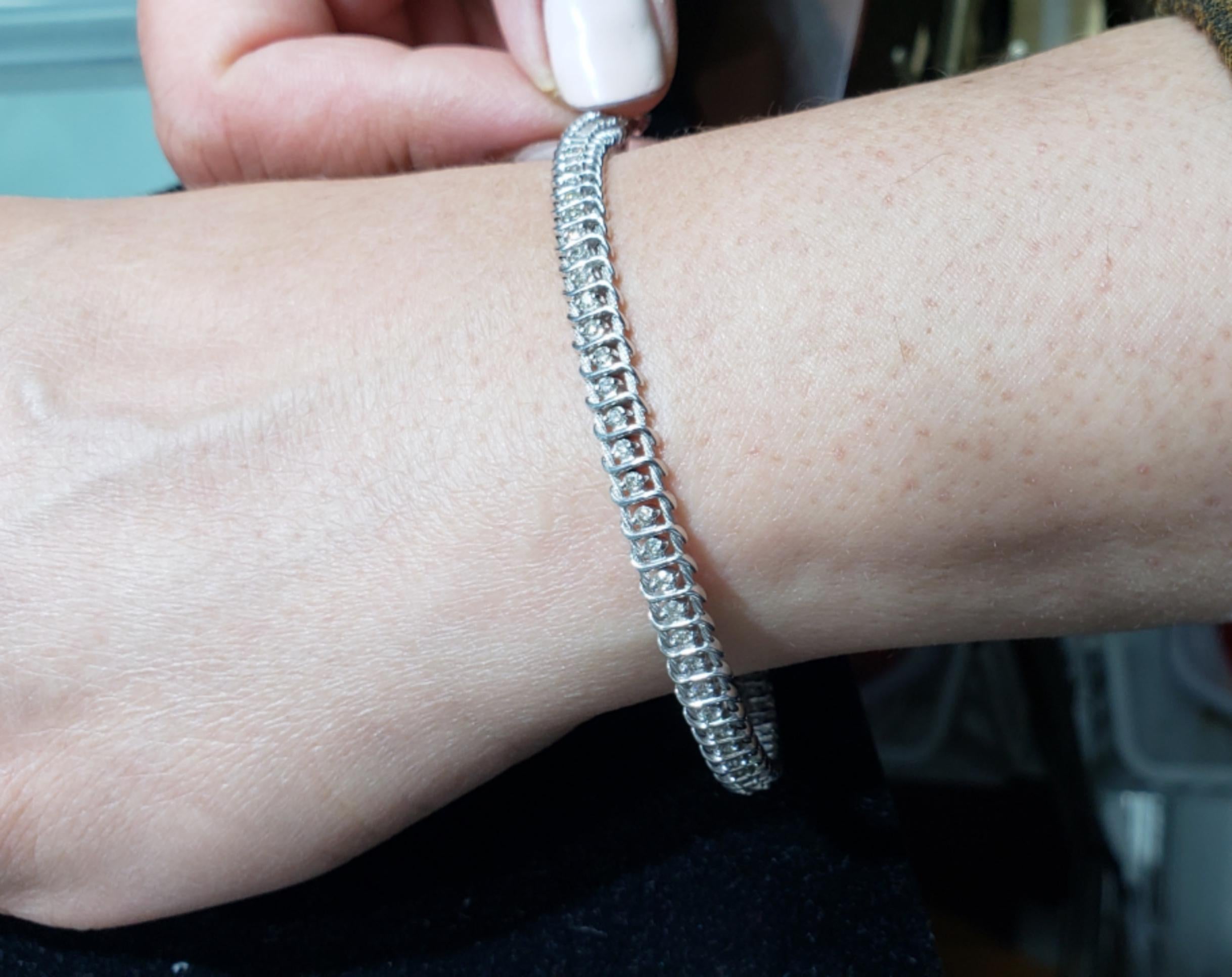 Ein Karat Diamant-Tennisarmband im Drahtstil 14k Weißgold im Zustand „Neu“ im Angebot in Sugar Land, TX