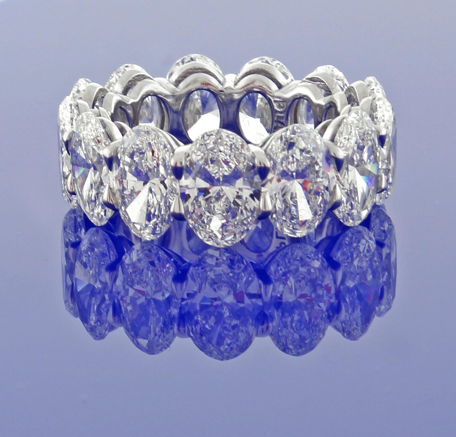 Bague à anneau ovale en diamants d'un carat de chaque G.I.A., par Pampillonia Neuf - En vente à Bethesda, MD