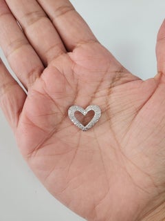 Collana di diamanti a forma di cuore con pavé da un carato in oro bianco 18k