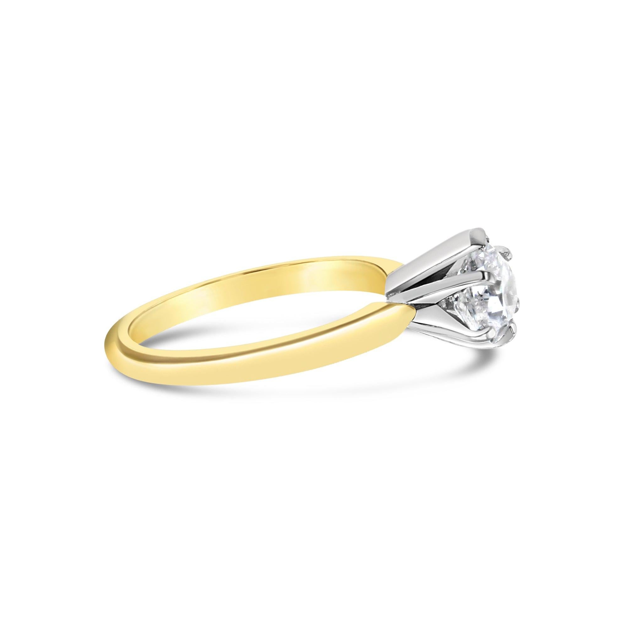 Taille cœur Bague de fiançailles à diamant solitaire en forme de cœur d'un carat en vente