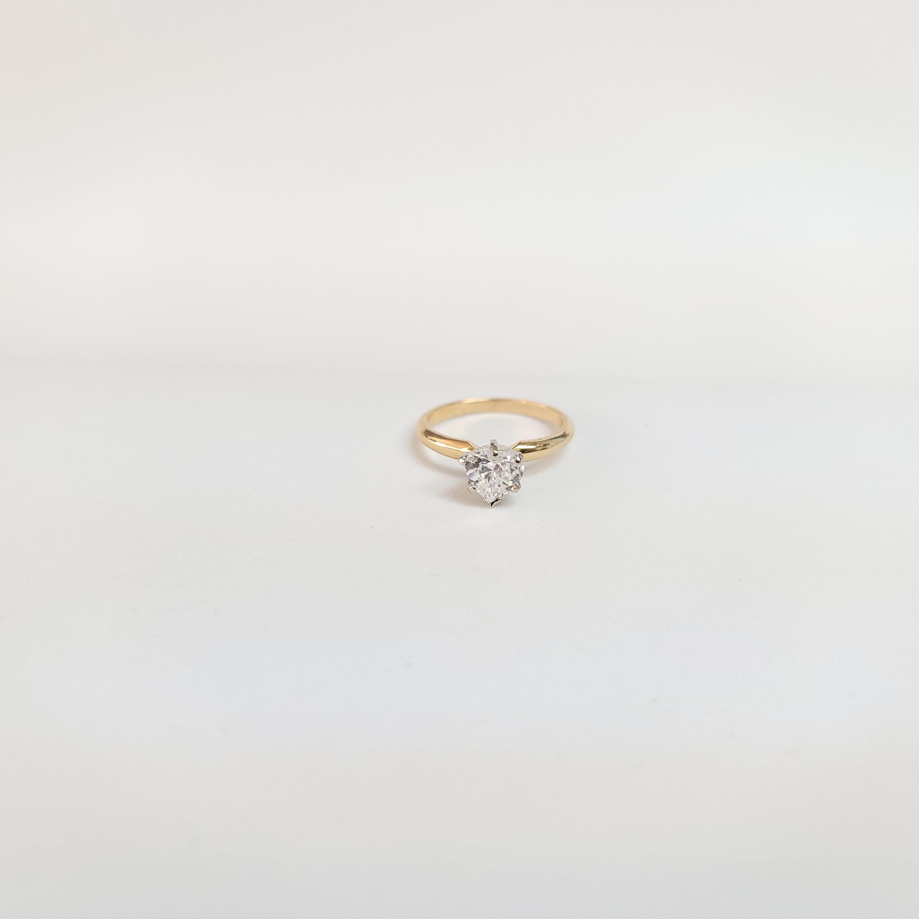 Bague de fiançailles à diamant solitaire en forme de cœur d'un carat Pour femmes en vente