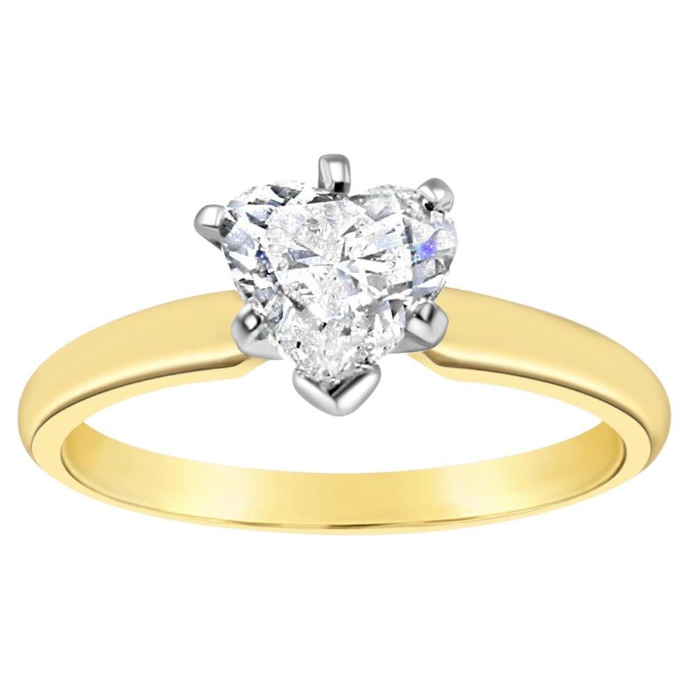 Bague de fiançailles à diamant solitaire en forme de cœur d'un carat en vente
