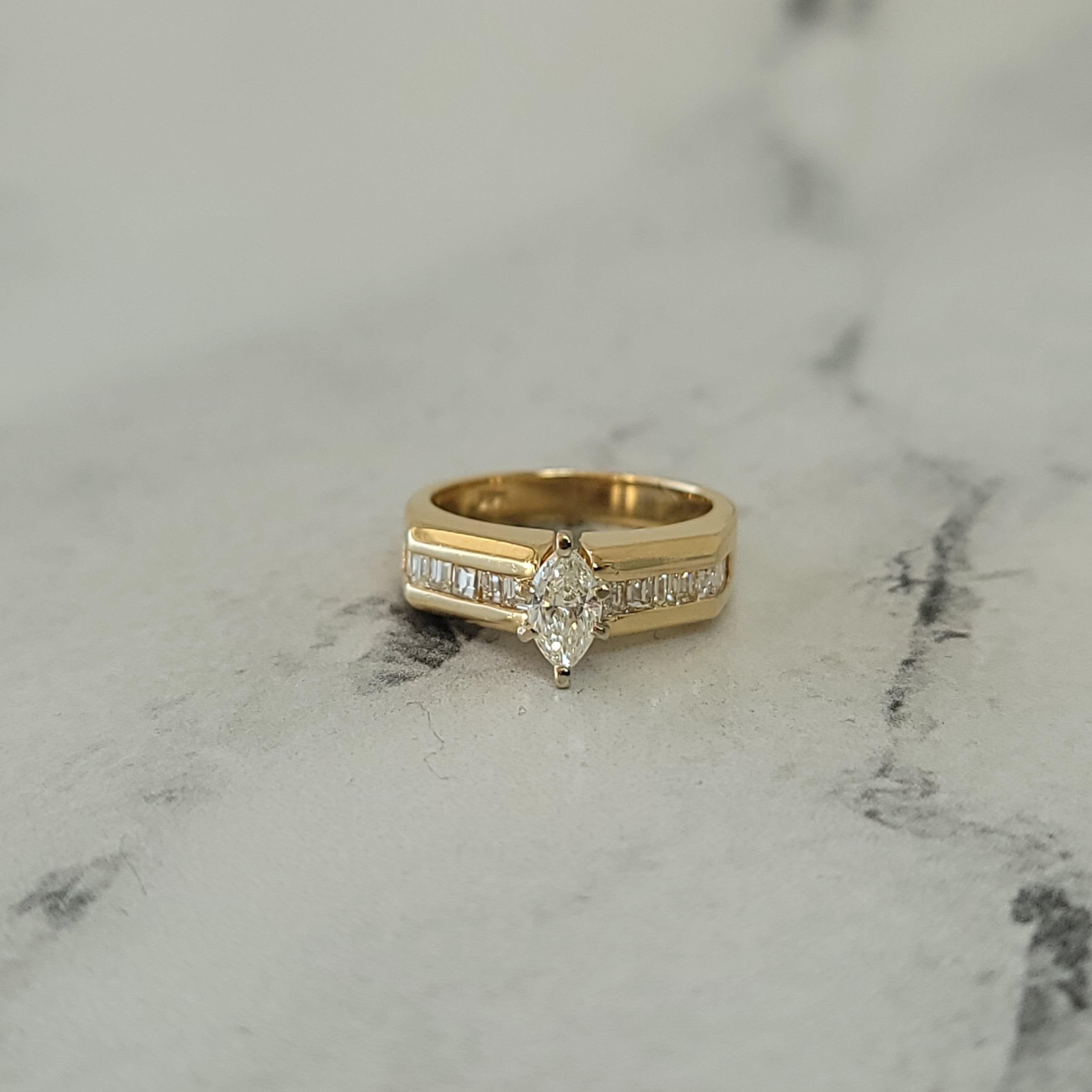 Anello di fidanzamento con diamante centrale Marquise e accenti Baguette da un carato In condizioni Nuovo in vendita a Sugar Land, TX