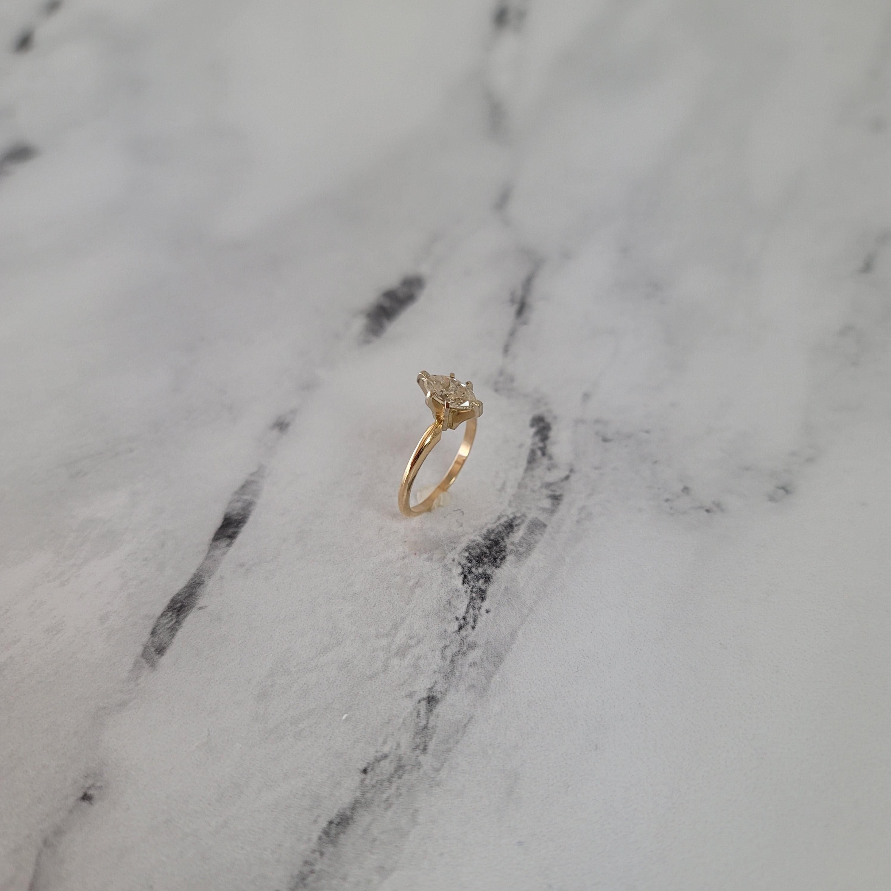 Bague de fiançailles à diamant solitaire marquise d'un carat Neuf - En vente à Sugar Land, TX