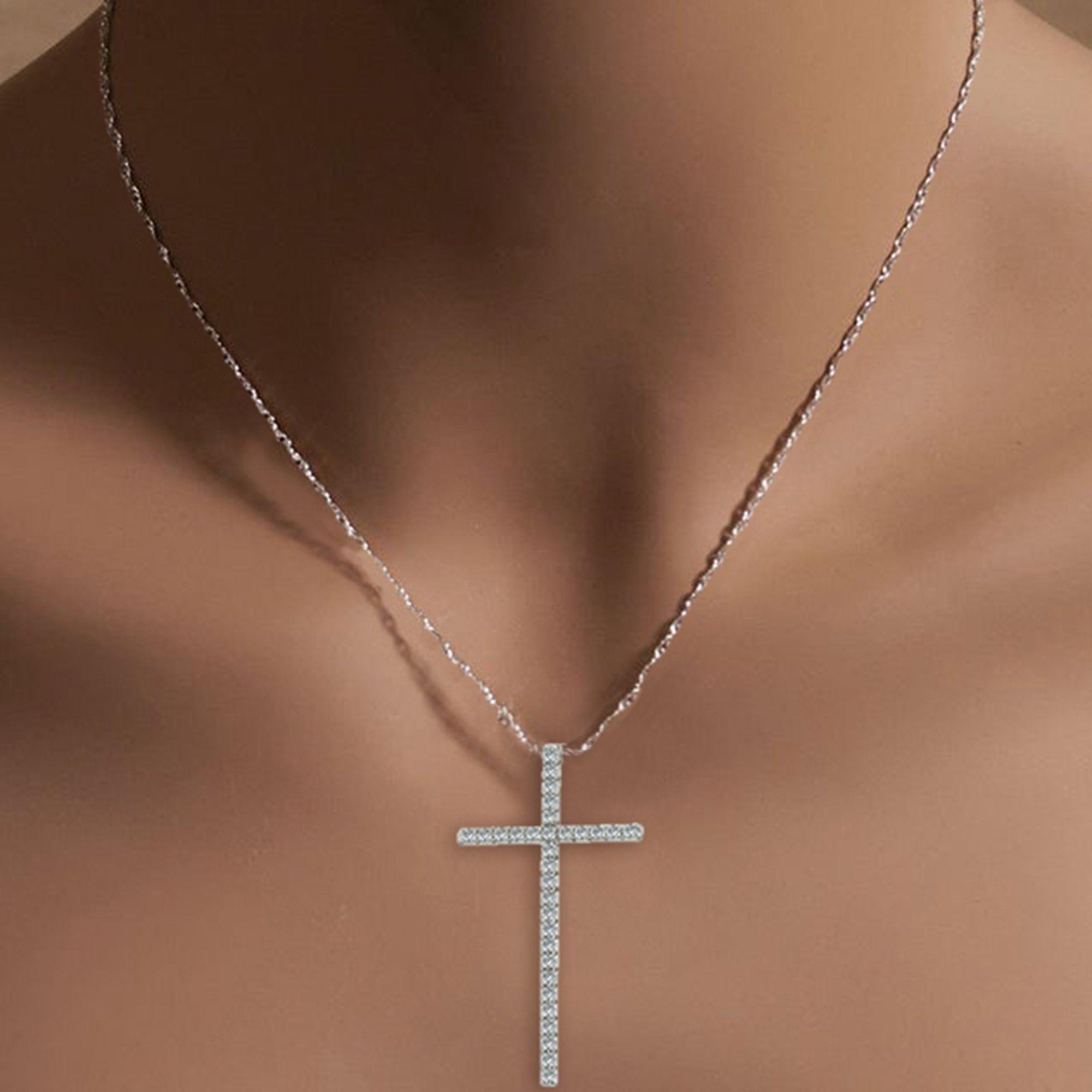 ♥ Product Summary ♥

Main Name: Diamond
Approx.Diamond Carat Weight: .97cttw
Diamond Color: G
Diamond Clarity: VS2/SI1
Diamond Cut: Round
Number of Diamonds:  31
Pendant Material: 14k White Gold
Dimensions of Pendant: 49mm  x 26mm
Chain: 18