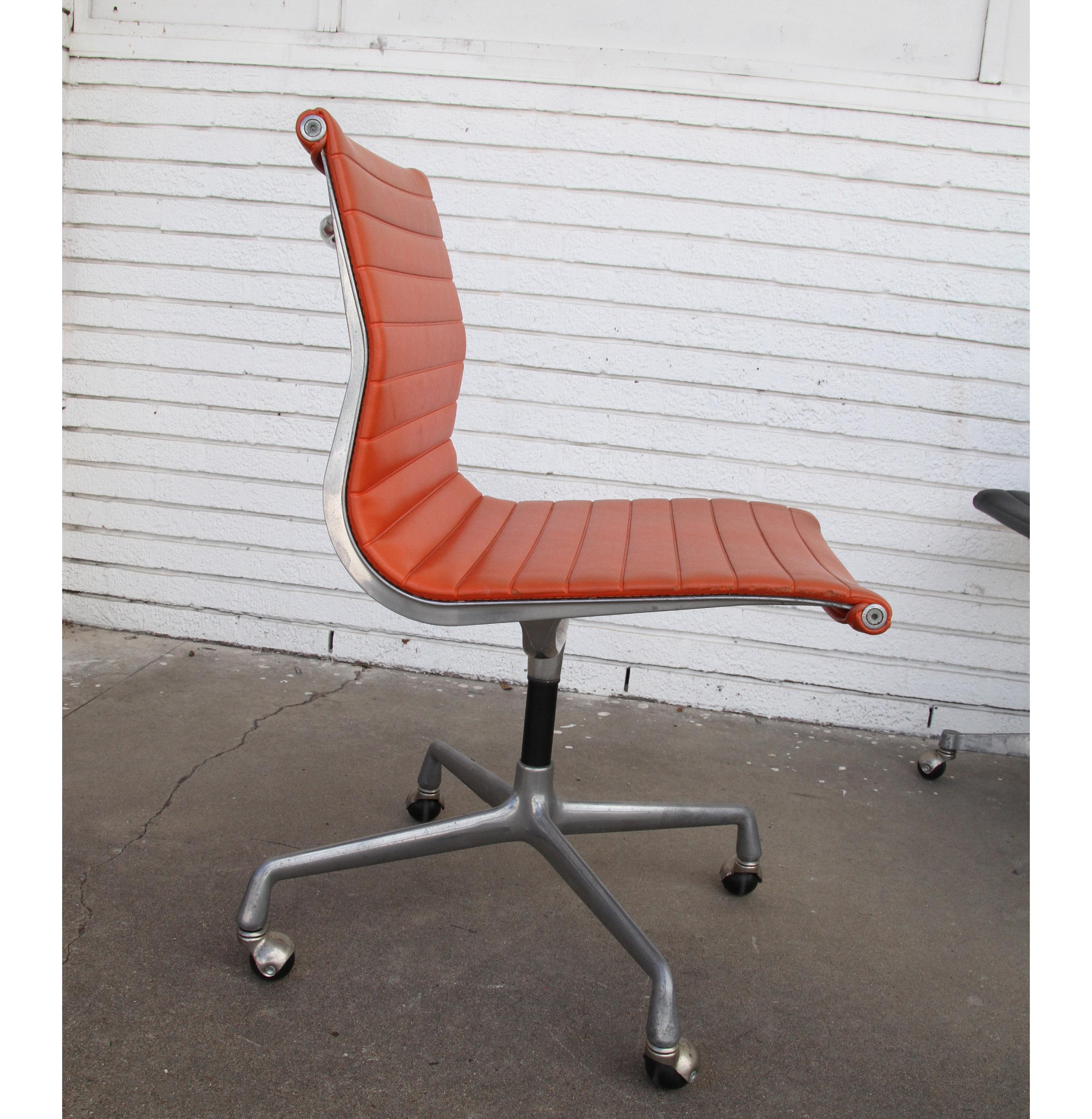 One Charles Eames Herman Miller Aluminum Group Chair For Sale 1