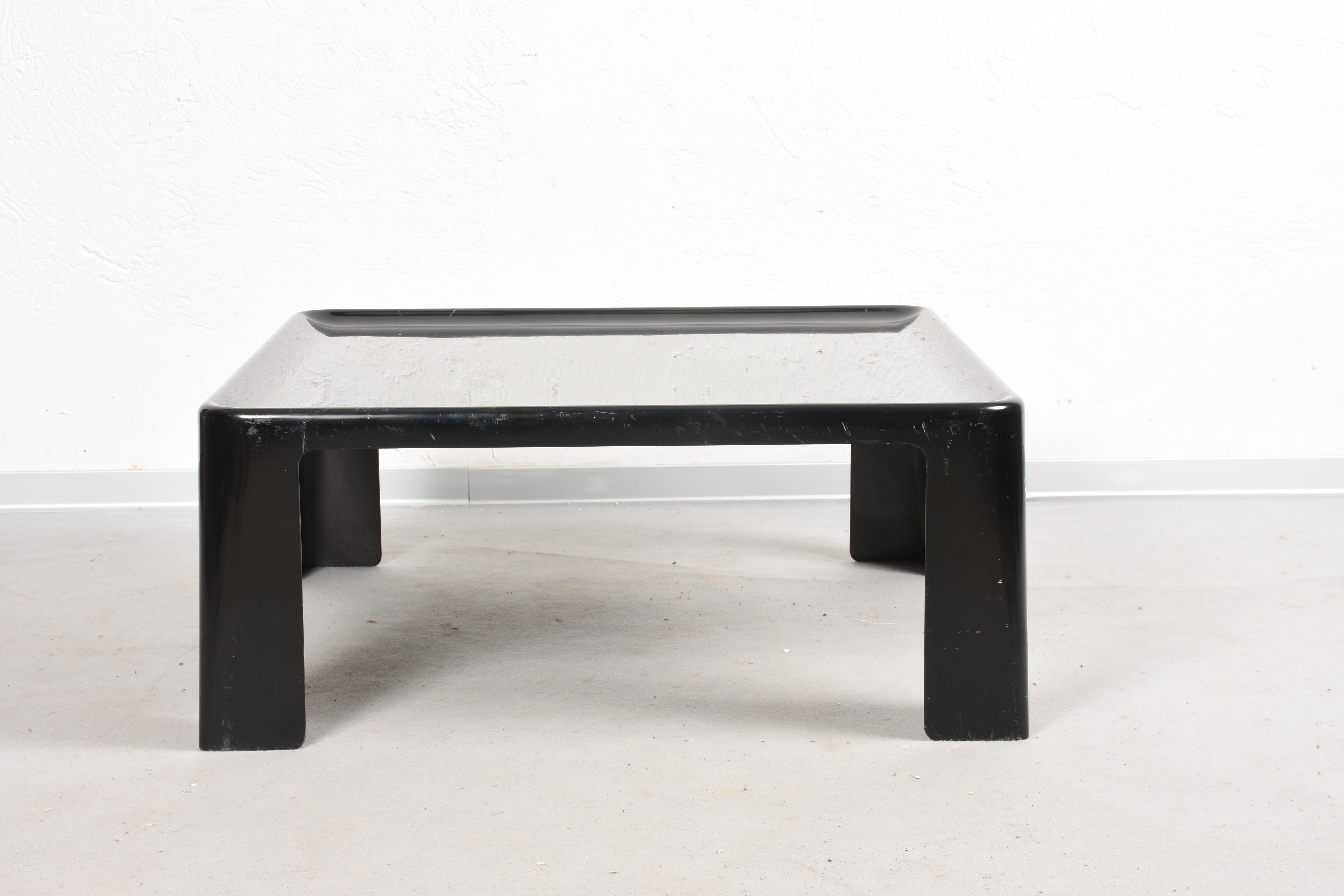 Table basse Amanta en fibre de verre noire de Mario Bellini pour C&B, Italie, années 1960 État moyen - En vente à Roma, IT