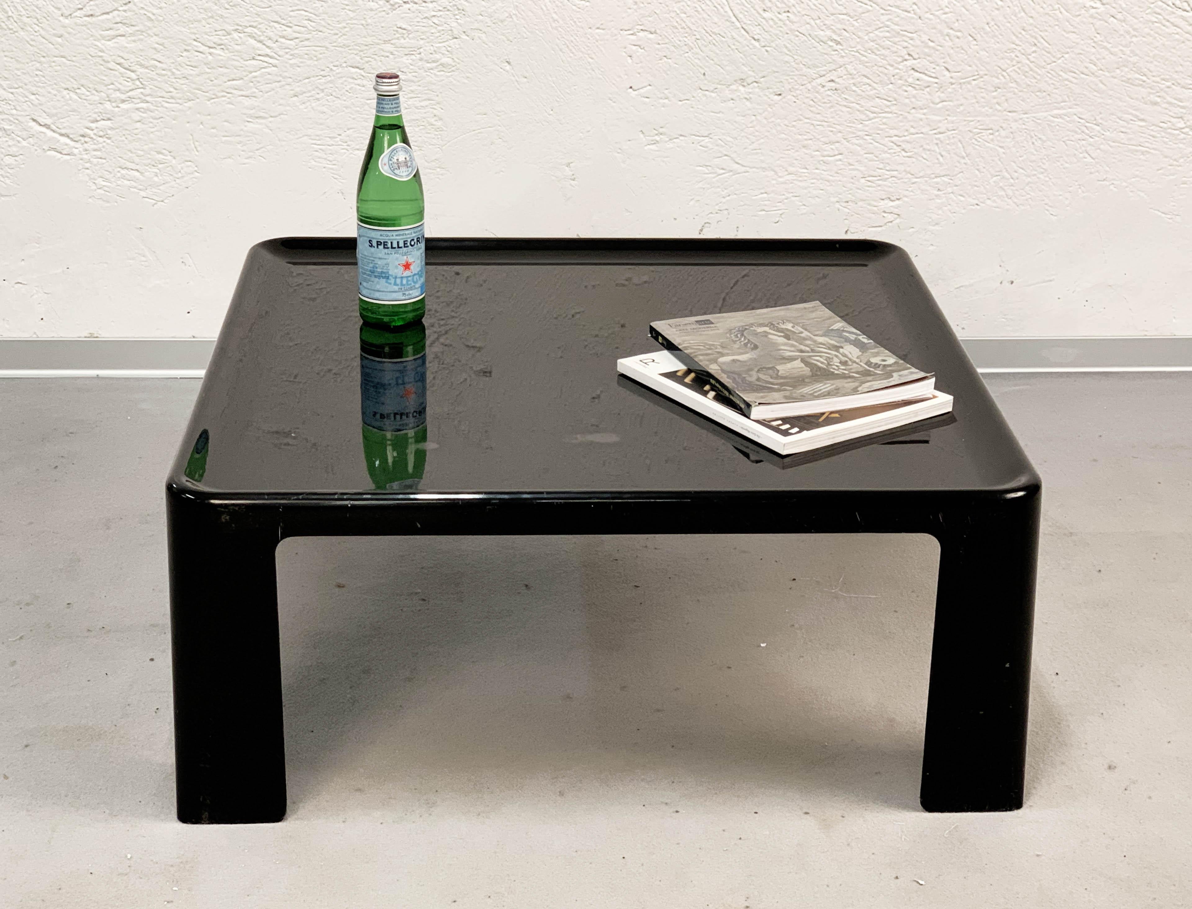 Table basse Amanta en fibre de verre noire de Mario Bellini pour C&B, Italie, années 1960 en vente 1