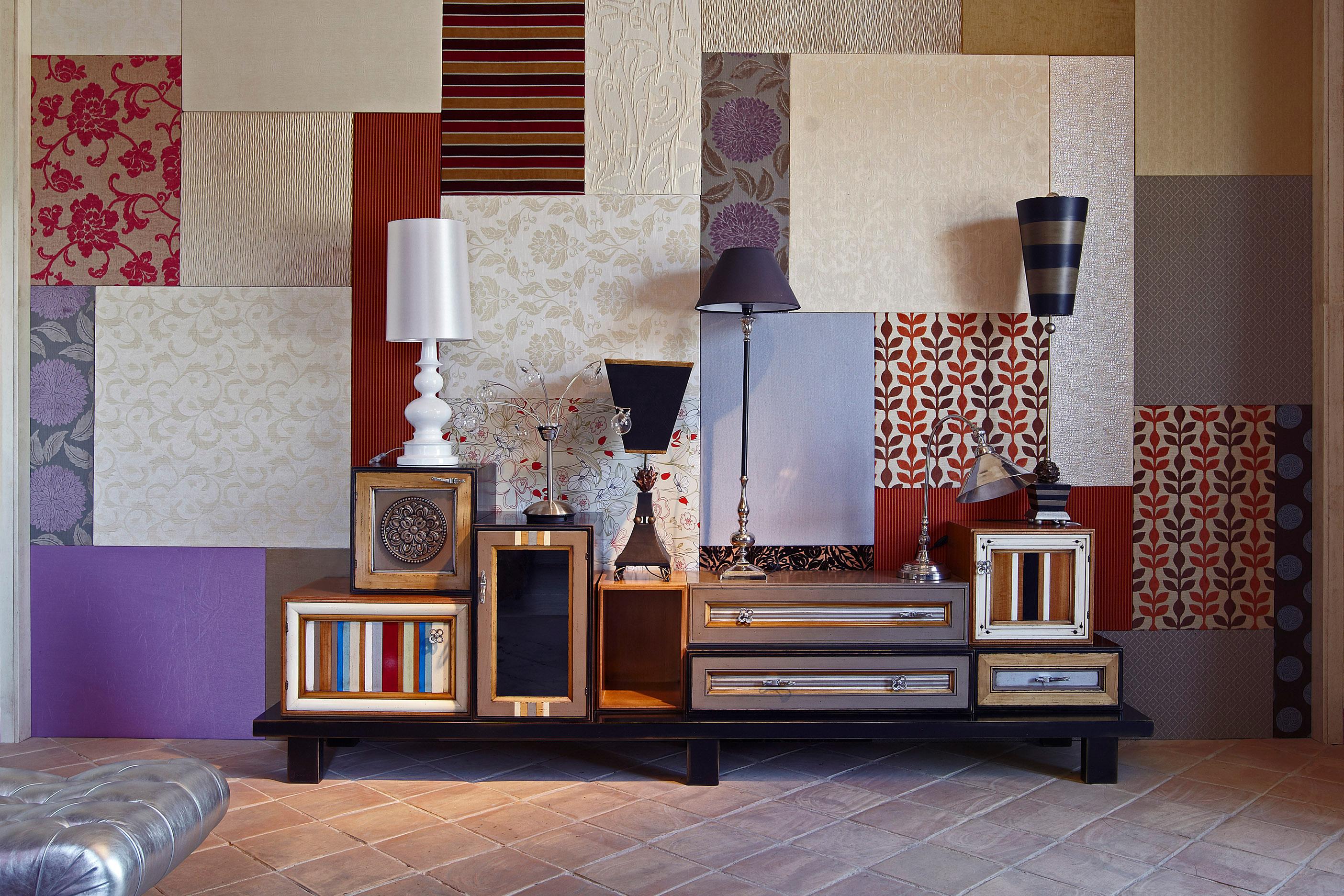 One Composition Sideboard mit vier Türen und drei Schubladen von Lola Glamour
Abmessungen: T 45 x B 275 x H 97 cm
MATERIALIEN: Holz.

Ein weiteres Beispiel für diese großartige One-Serie, die Ihnen zahlreiche Möglichkeiten bietet. Die Komposition