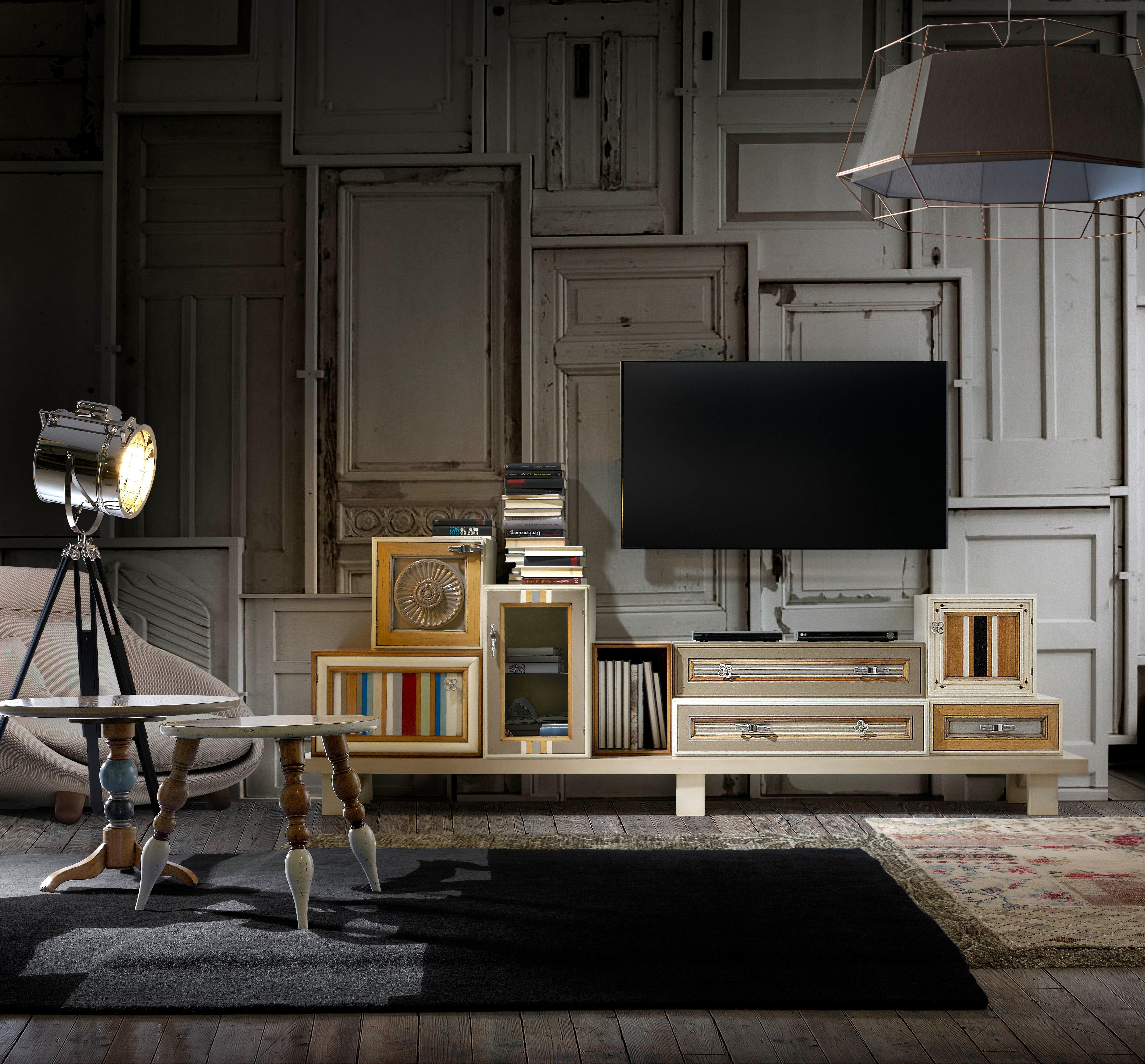 One Composition Sideboard mit vier Türen und drei Schubladen von Lola Glamour (Postmoderne) im Angebot