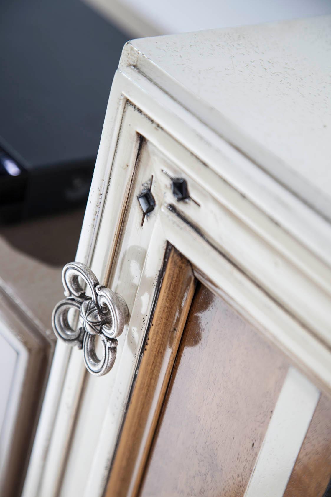 One Composition Sideboard mit vier Türen und drei Schubladen von Lola Glamour im Zustand „Neu“ im Angebot in Geneve, CH